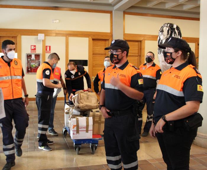 Voluntarios de Protección Civil del Somontano colaboran en el reparto de mascarillas