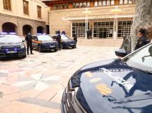 La consejera Mayte Pérez, en la presentación de los nuevos vehículos de la Unidad Adscrita de la Policía en Aragón