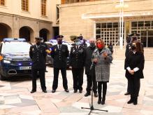La consejera Mayte Pérez, en la presentación de los nuevos vehículos de la Unidad Adscrita de la Policía en Aragón